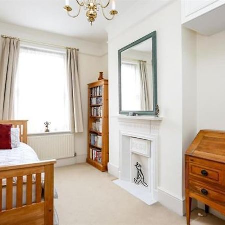 Large 3 Bed Flat In Central Wimbledon ロンドン エクステリア 写真