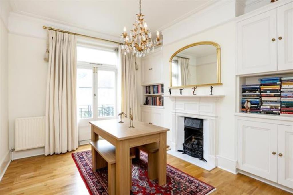 Large 3 Bed Flat In Central Wimbledon ロンドン エクステリア 写真