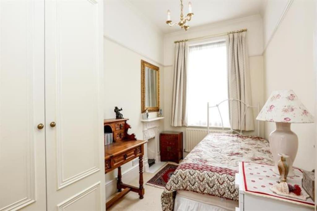 Large 3 Bed Flat In Central Wimbledon ロンドン エクステリア 写真