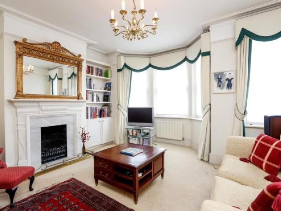 Large 3 Bed Flat In Central Wimbledon ロンドン エクステリア 写真