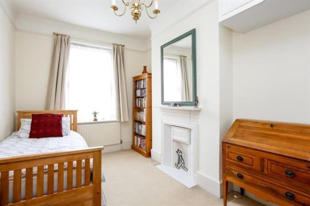 Large 3 Bed Flat In Central Wimbledon ロンドン エクステリア 写真
